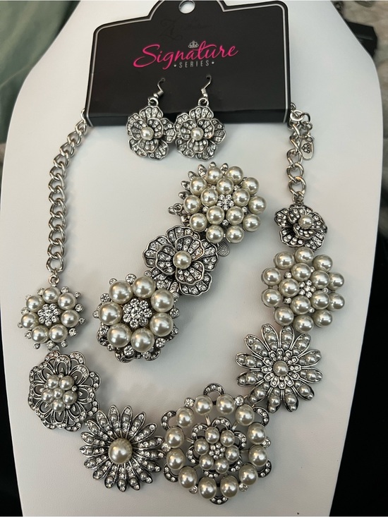 paparazzi Jewelry - Paparazzi Zi Silver Pearl Floral Statement Necklace Bracelet & Earrings